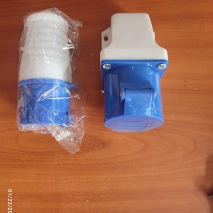 32 Amp 3 Pin Industrial Socket – Weatherproof IP44, 220–250V